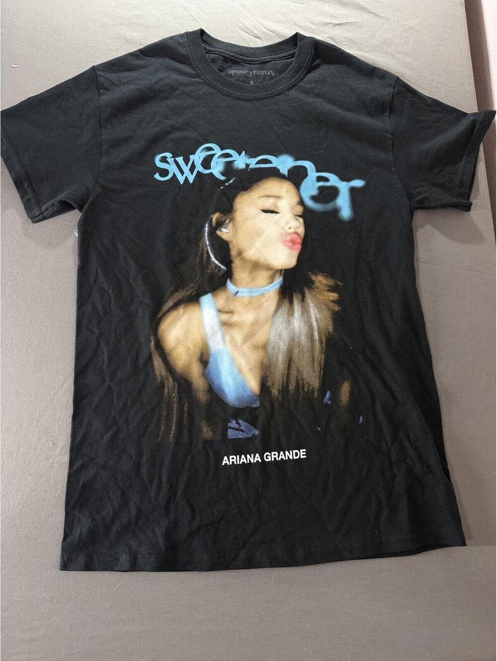Ariana Grande Sweetener Tour Black Graphic T-Shirt Size S